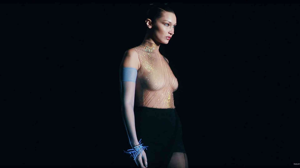 Visual effects for mugler's collection spring summer 2021 - Bella Hadid